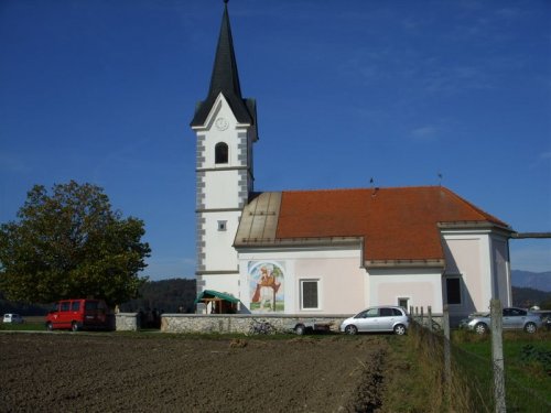 Cerkev sv. Primoža in Felicijana v Loki pri Mengšu